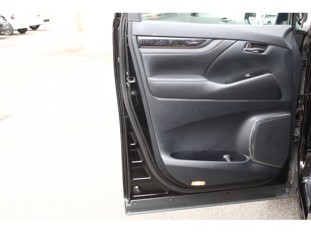 TOYOTA VELLFIRE 2018 Image 31