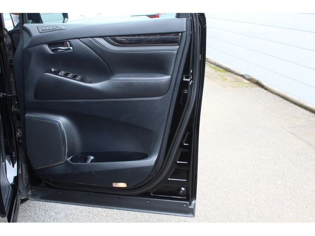 TOYOTA VELLFIRE 2018 Image 31