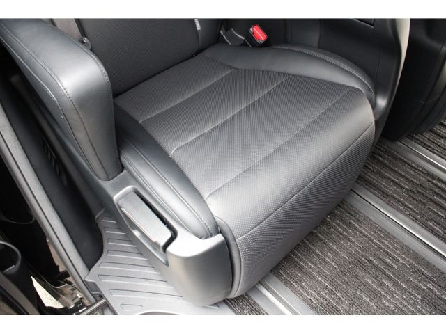 TOYOTA VELLFIRE 2018 Image 31