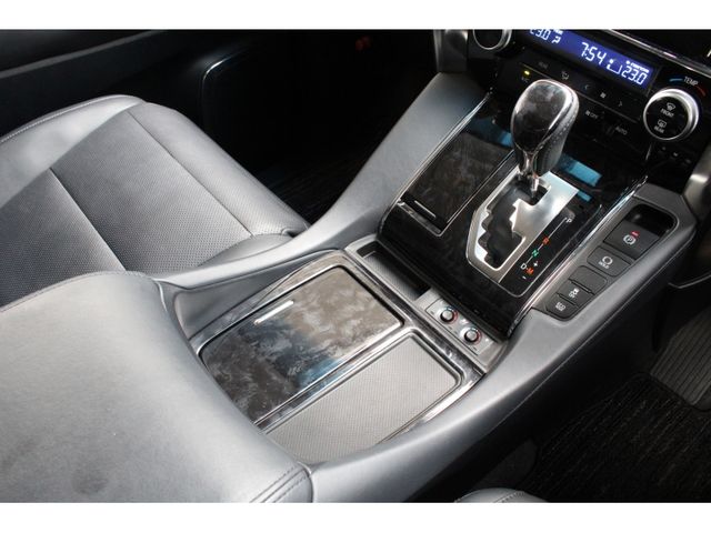 TOYOTA VELLFIRE 2018 Image 31