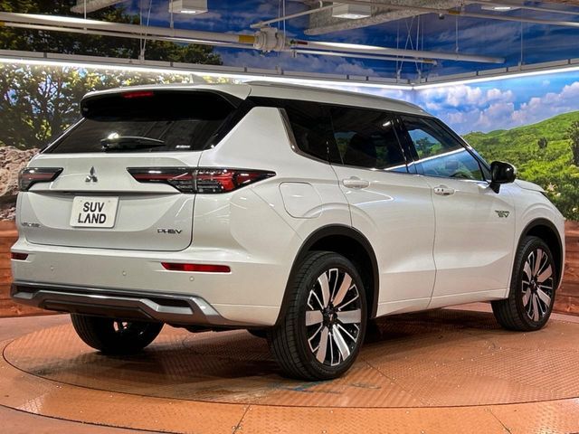 MITSUBISHI OUTLANDER PHEV 2025 Image 31