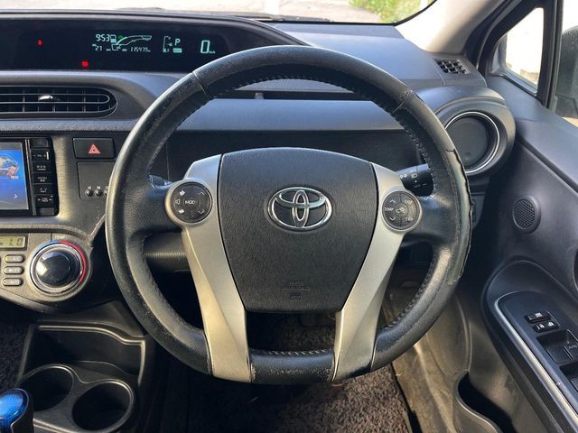 TOYOTA AQUA 2014 Image 31