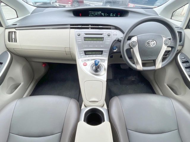 TOYOTA PRIUS 2014 Image 31