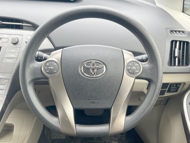 TOYOTA PRIUS 2014 Image 31