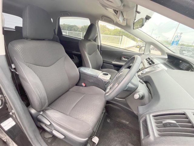 TOYOTA PRIUS ALPHA 2016 Image 31