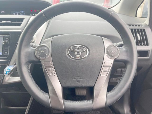TOYOTA PRIUS ALPHA 2016 Image 31