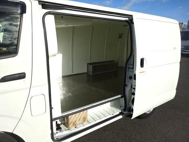 TOYOTA HIACE 2018 Image 31