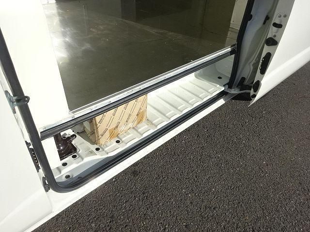 TOYOTA HIACE 2018 Image 31