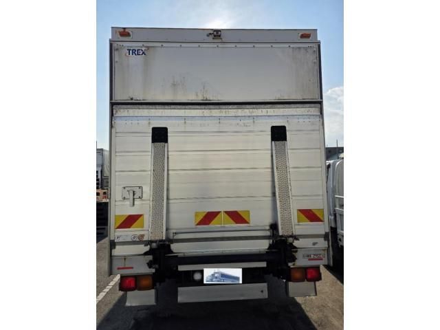 MITSUBISHI FUSOU FIGHTER 2013 Image 31