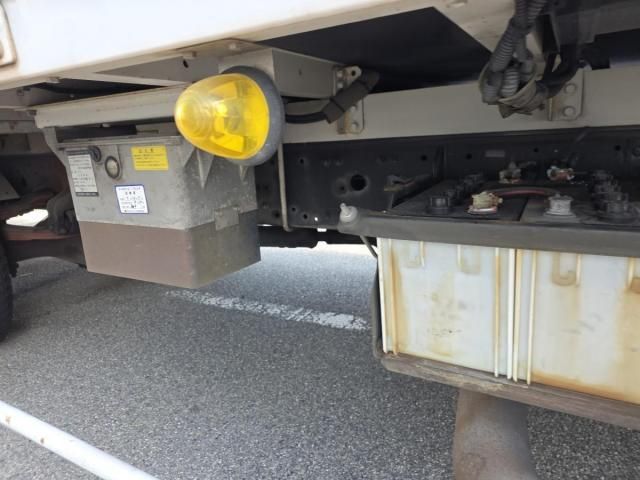 MITSUBISHI FUSOU FIGHTER 2013 Image 31