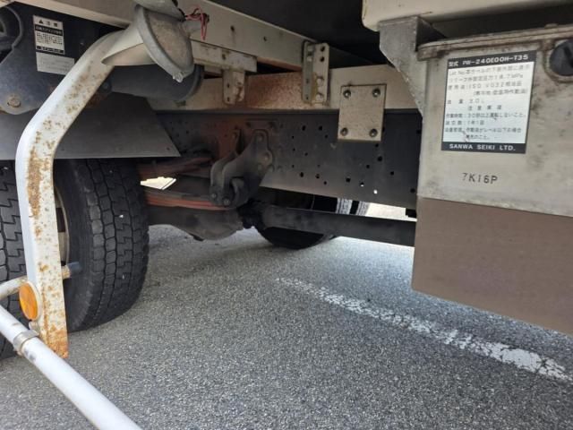 MITSUBISHI FUSOU FIGHTER 2013 Image 31