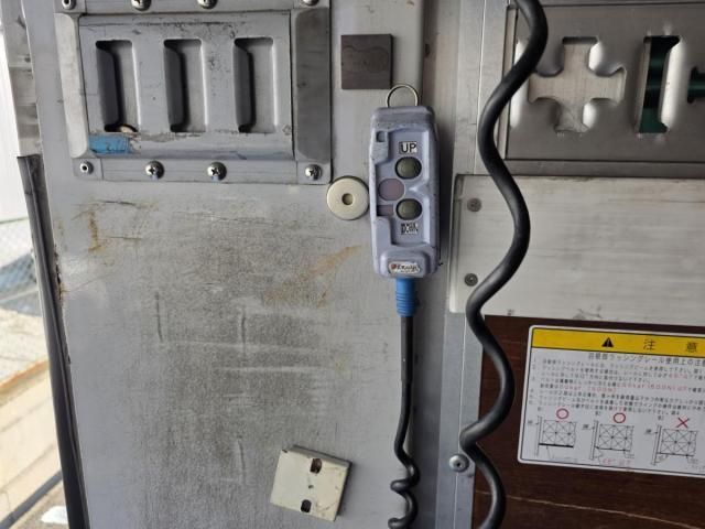 MITSUBISHI FUSOU FIGHTER 2013 Image 31