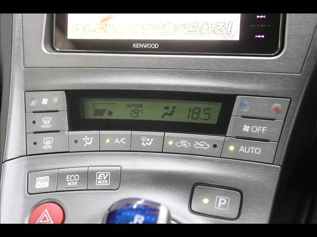 TOYOTA PRIUS 2012 Image 31