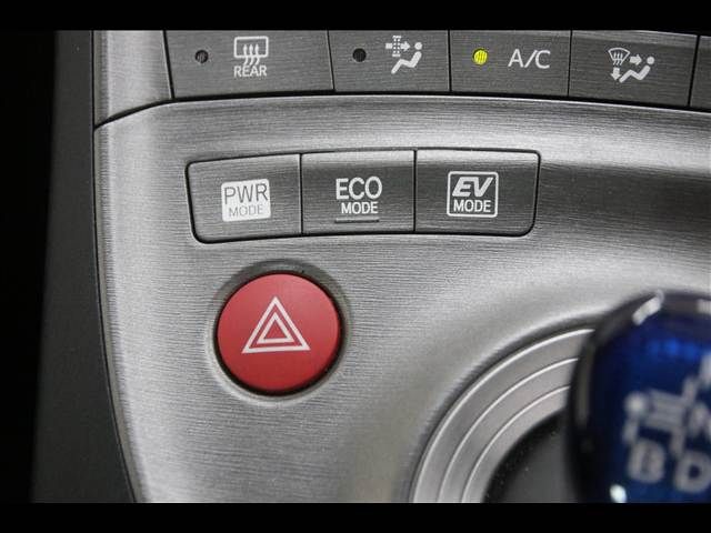 TOYOTA PRIUS 2012 Image 31