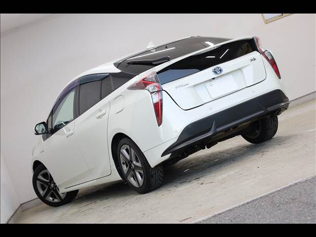 TOYOTA PRIUS 2017 Image 31