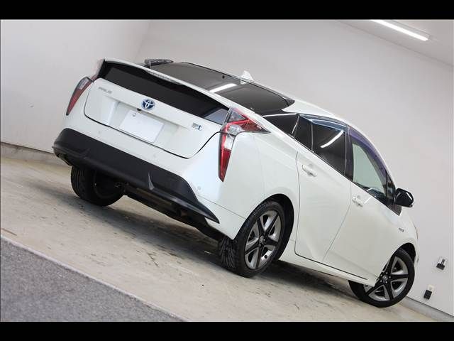 TOYOTA PRIUS 2017 Image 31