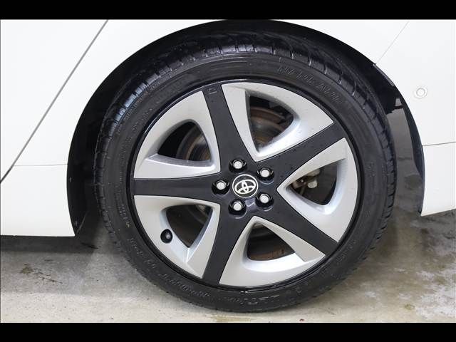 TOYOTA PRIUS 2017 Image 31