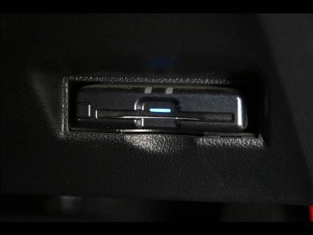 TOYOTA PRIUS 2017 Image 31