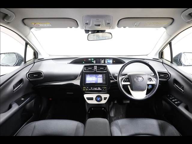 TOYOTA PRIUS PHV 2017 Image 31