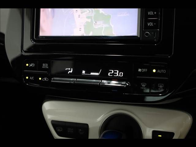 TOYOTA PRIUS PHV 2017 Image 31