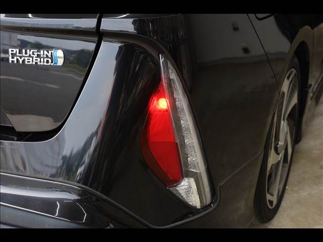 TOYOTA PRIUS PHV 2017 Image 31