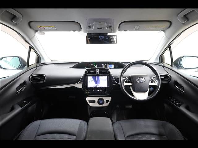 TOYOTA PRIUS PHV 2018 Image 31