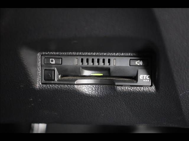 TOYOTA PRIUS PHV 2018 Image 31