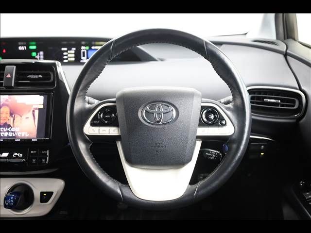 TOYOTA PRIUS PHV 2018 Image 31