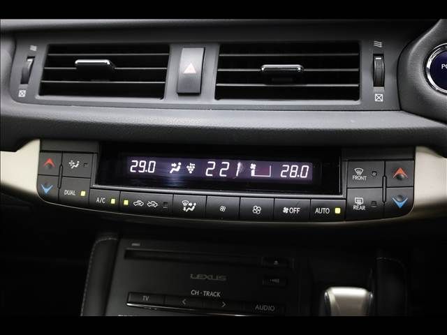 TOYOTA LEXUS CT200H 2014 Image 31