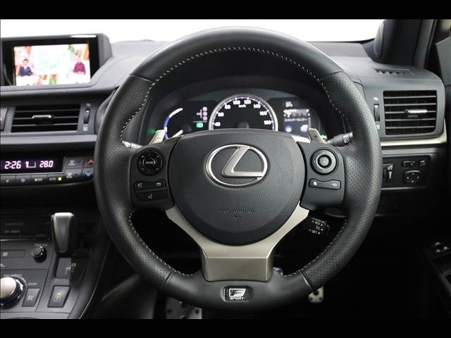TOYOTA LEXUS CT200H 2014 Image 31