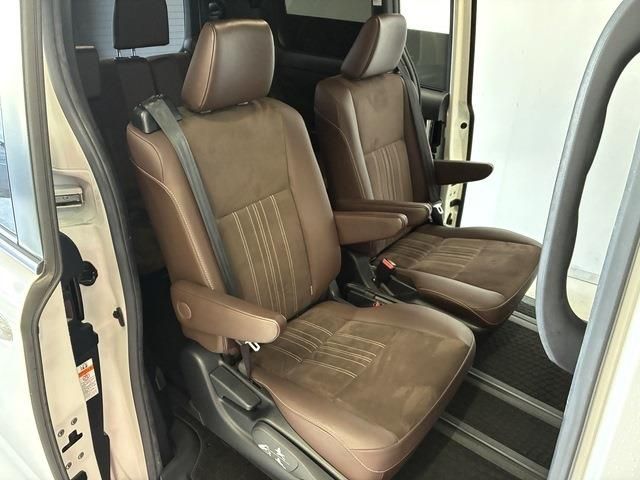 TOYOTA ESQUIRE HYBRID 2018 Image 31