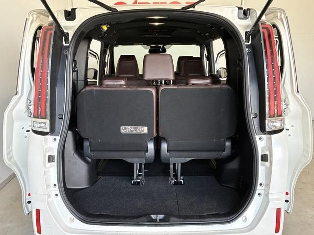 TOYOTA ESQUIRE HYBRID 2018 Image 31