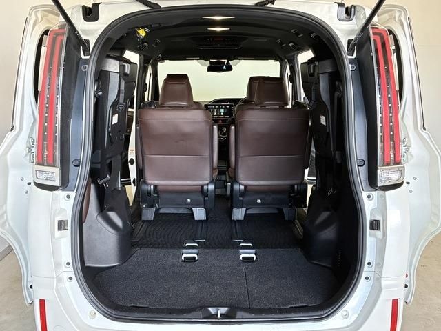 TOYOTA ESQUIRE HYBRID 2018 Image 31