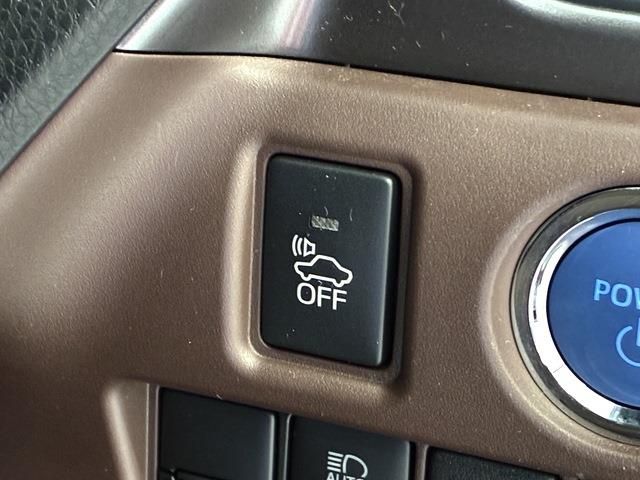 TOYOTA ESQUIRE HYBRID 2018 Image 31