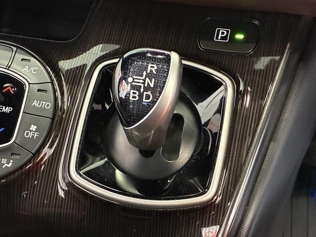 TOYOTA ESQUIRE HYBRID 2018 Image 31