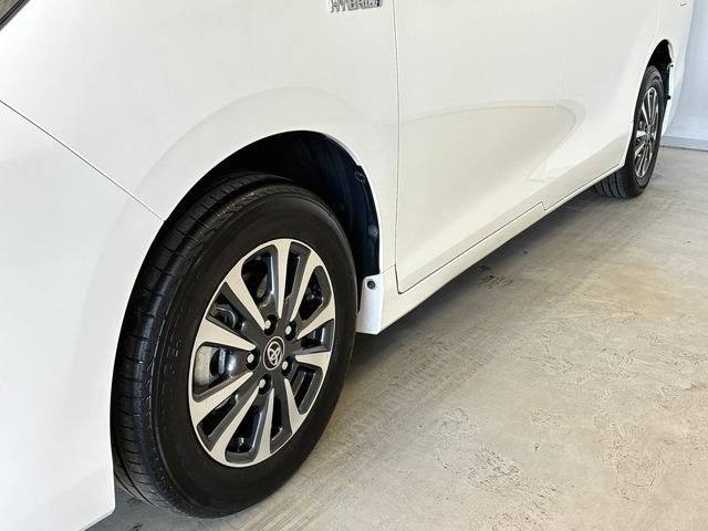 TOYOTA ESQUIRE HYBRID 2018 Image 31