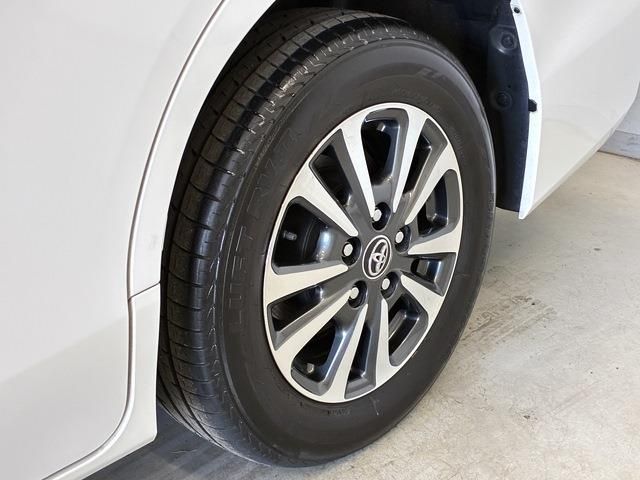 TOYOTA ESQUIRE HYBRID 2018 Image 31