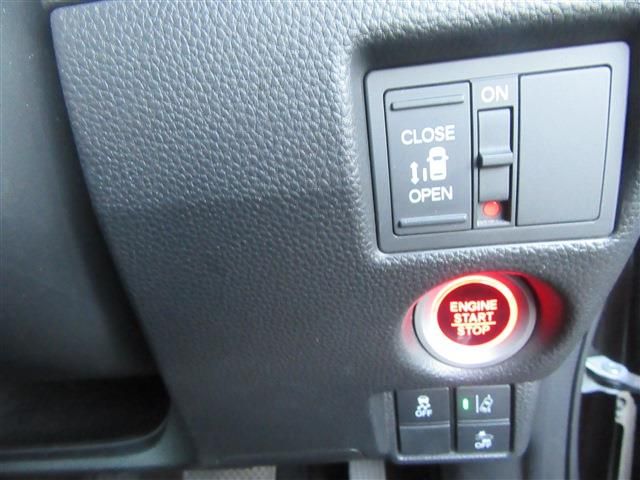 HONDA N BOX CUSTOM 2018 Image 31