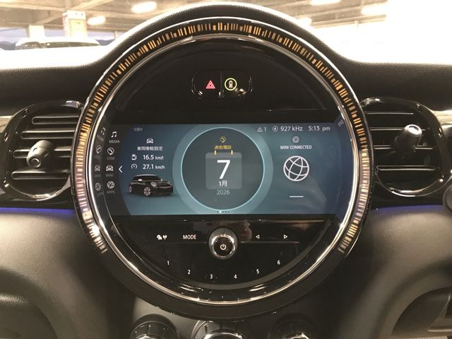 BMW MINI COOPER D 5DOOR 2021 Image 31