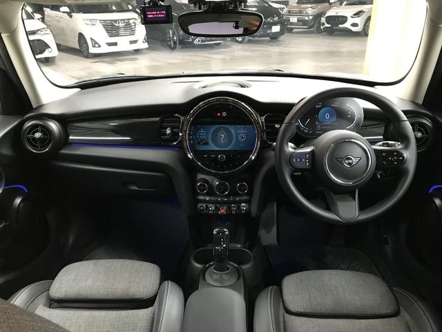 BMW MINI COOPER D 5DOOR 2021 Image 31