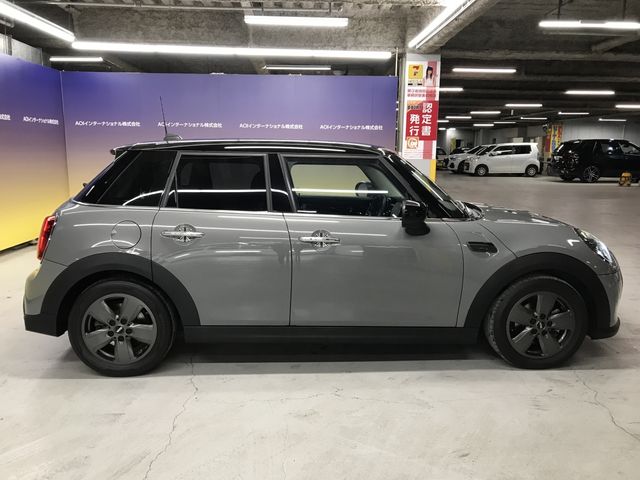 BMW MINI COOPER D 5DOOR 2021 Image 31