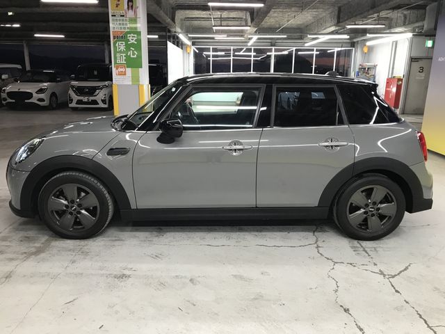 BMW MINI COOPER D 5DOOR 2021 Image 31