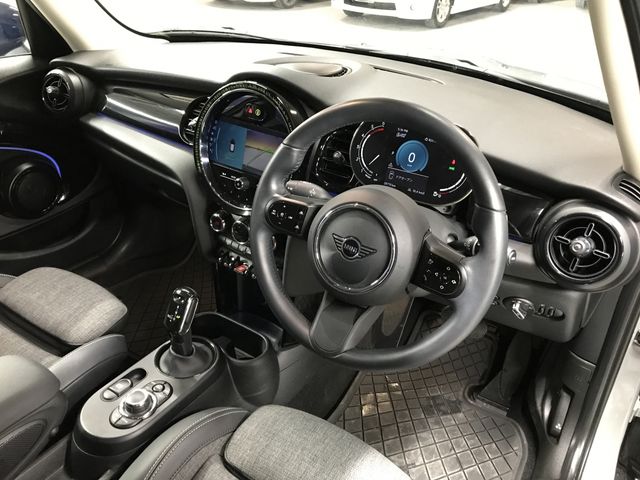 BMW MINI COOPER D 5DOOR 2021 Image 31