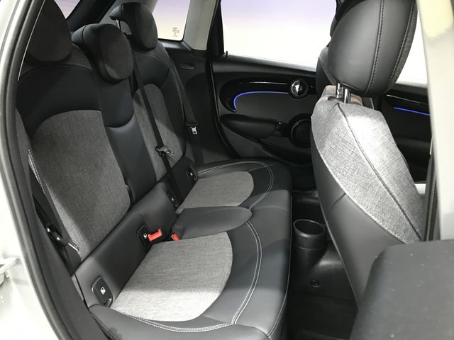 BMW MINI COOPER D 5DOOR 2021 Image 31