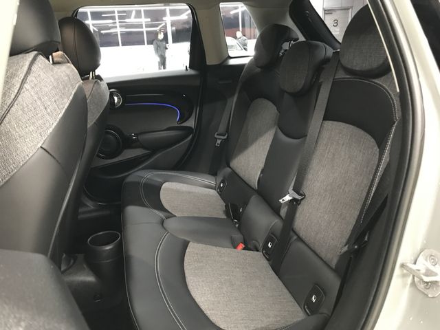 BMW MINI COOPER D 5DOOR 2021 Image 31