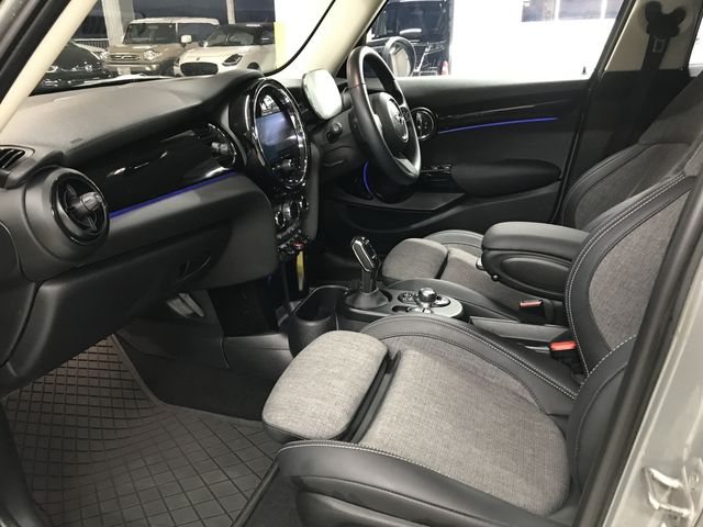 BMW MINI COOPER D 5DOOR 2021 Image 31