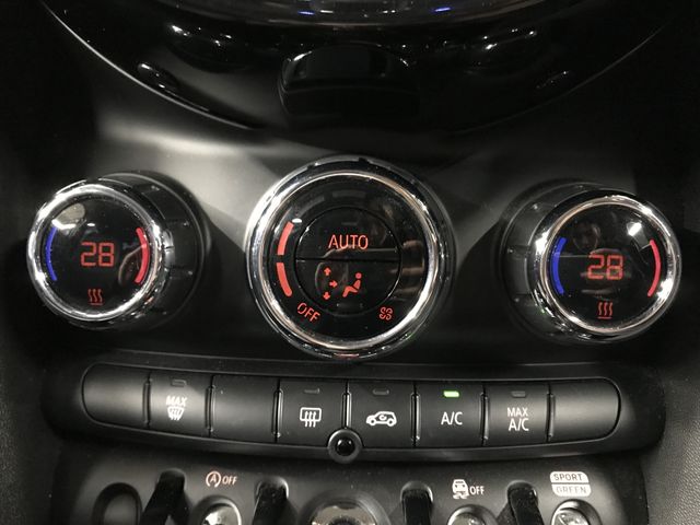 BMW MINI COOPER D 5DOOR 2021 Image 31