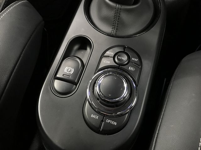 BMW MINI COOPER D 5DOOR 2021 Image 31