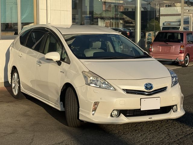 TOYOTA PRIUS ALPHA 2013 Image 31