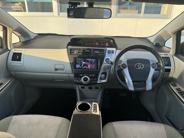 TOYOTA PRIUS ALPHA 2013 Image 31